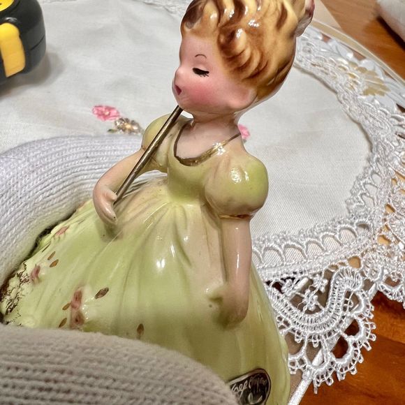 Josef Originals Vintage Cake Topper Series,Southern Belle with Umbrella Figurine - Picture 4 of 9